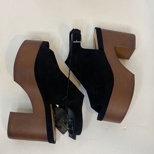 NEW…Black faux suede chunky heels size 9 from Forever21
